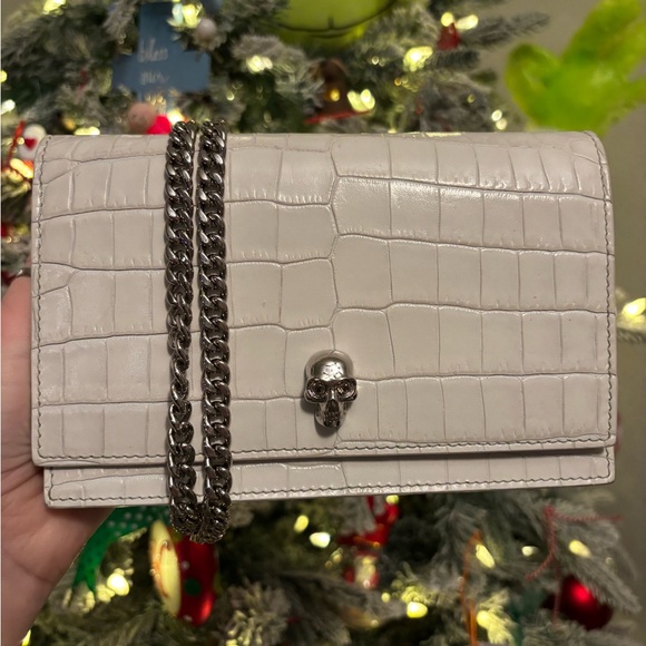 Alexander McQueen Small Skull White Crocodile-Embossed Leather Crossbody Bag - Picture 10 of 12